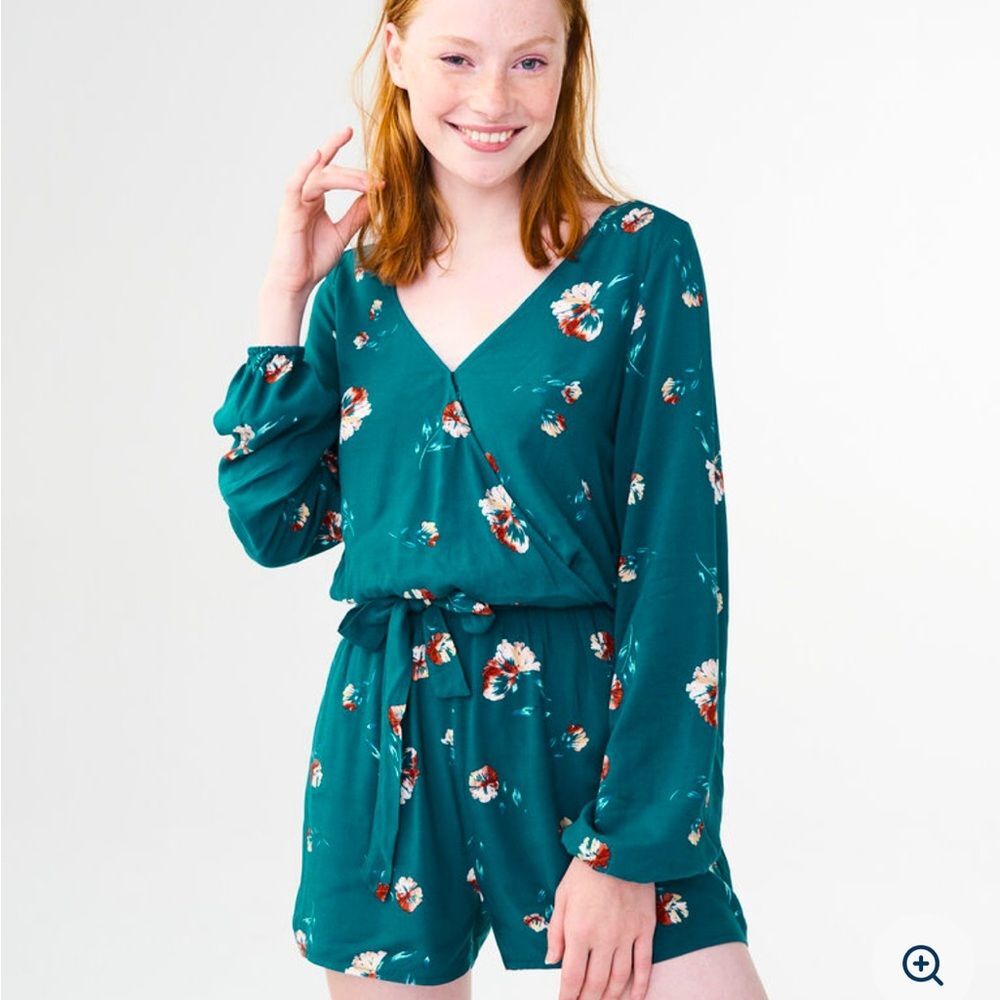 Aeropostale Long Sleeve Floral Wrap-Front Romper Size Small